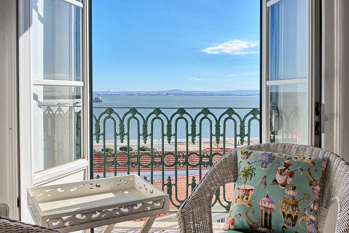 LocaltravelingAlfama-Great Location. FAST WIFI!! gallery image 2