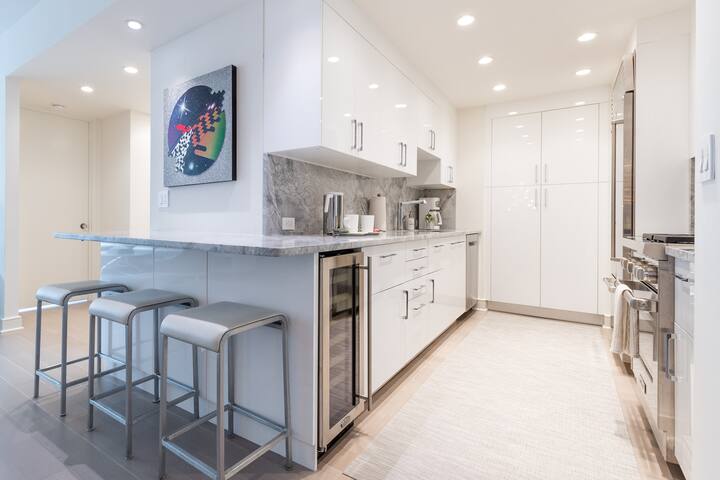 Polished 2 BR/2BA Home in Chic W. Village #10298 gallery image 5