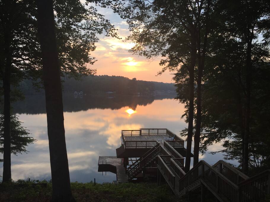Lake Gaston Waterfront Log Cabin Cabins for Rent in Bracey, Virginia