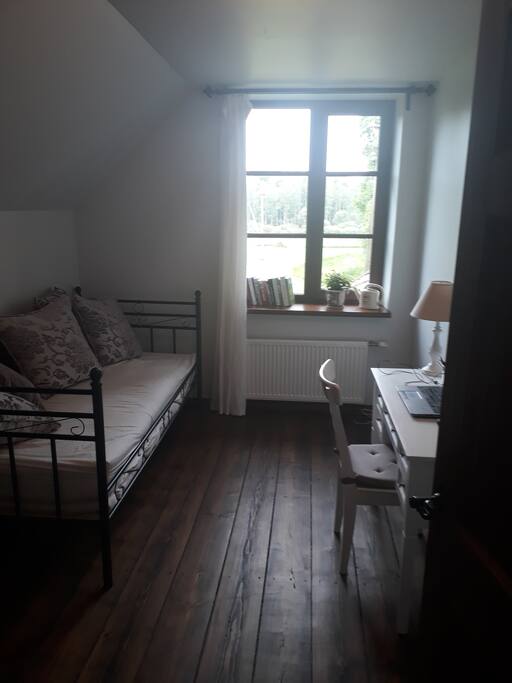 Bedroom with single bed