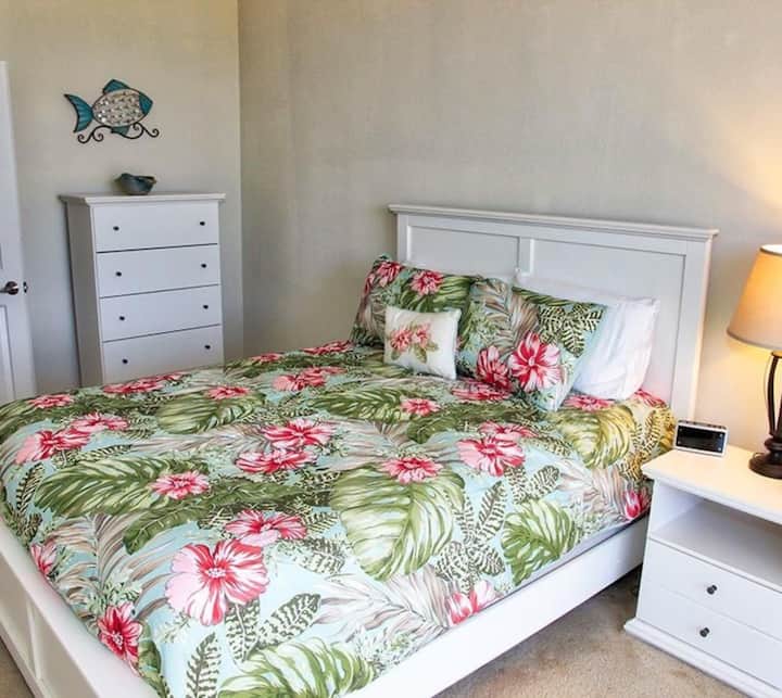 All 3-bdrms have a TV, en-suite, private terrace and a WATER VIEW.