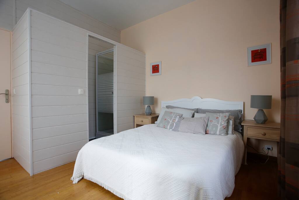 Chambre Une plus salle d'eau