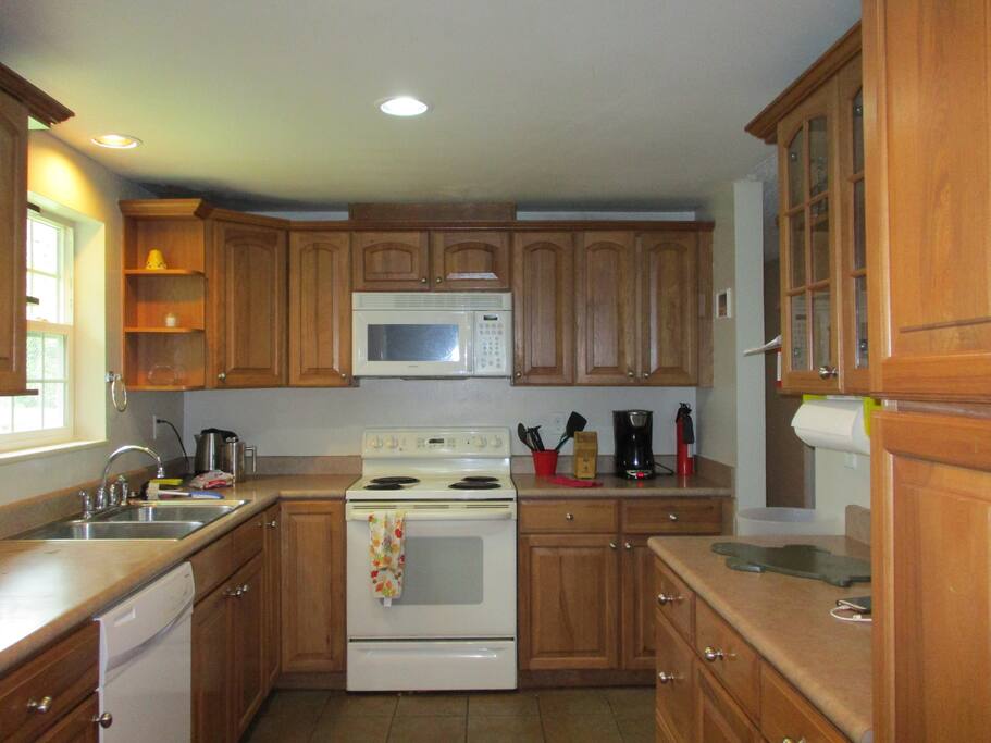 Fully furnished kitchen.