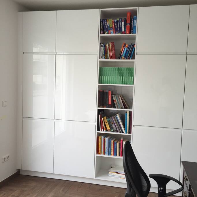 Fully equipped office (printer, copying, scan, etc.) with french doors and access to terrace.