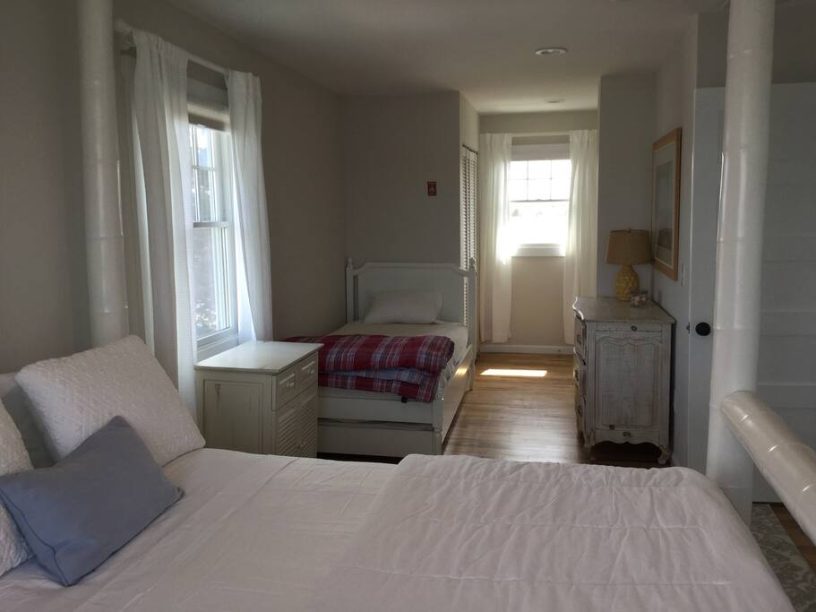 Four Post Queen Bed with Toddler Trundle Bed