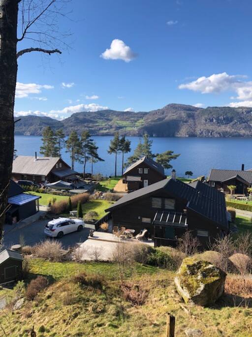 cabin with surroundings