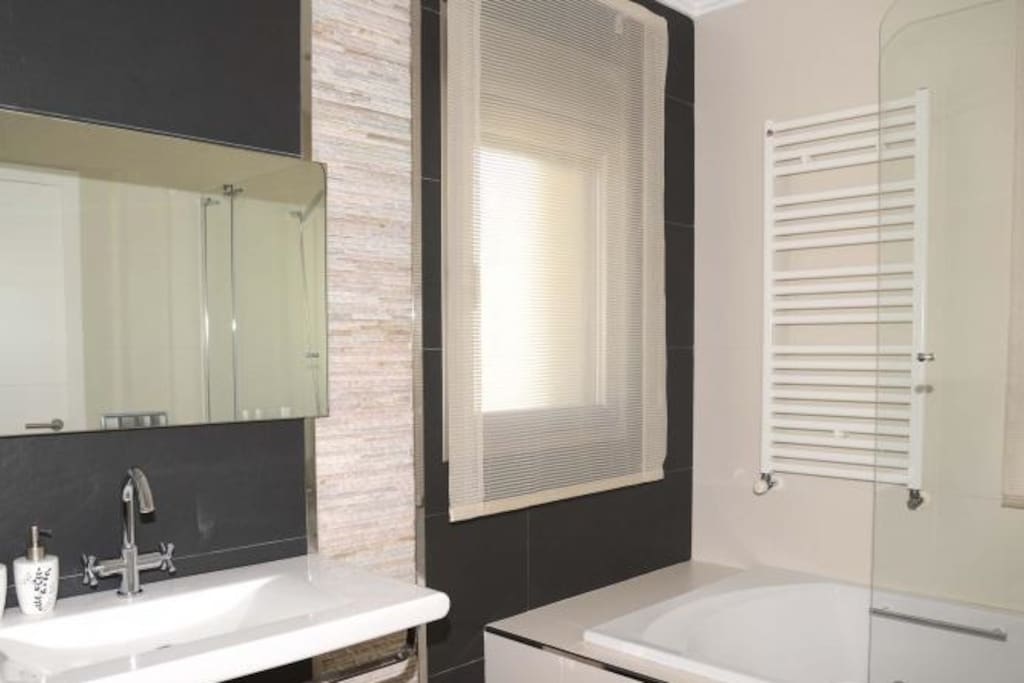 bathroom with jacuzi