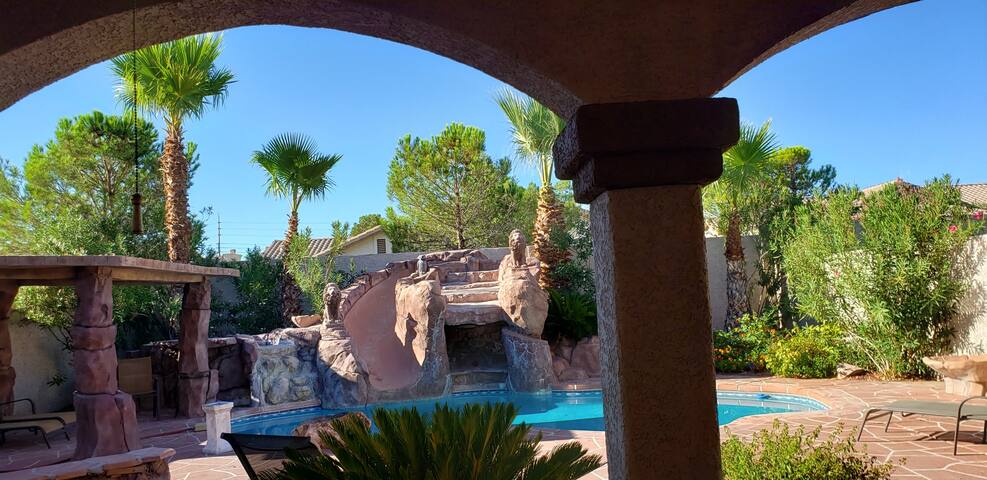 Paradise -free solar pool- 15 minutes to the strip gallery image 2