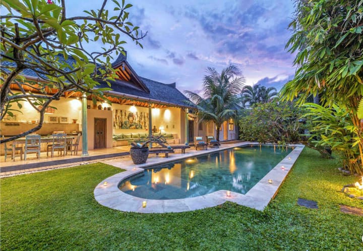 Villa Aisis Exquisite Bali Ambience in Seminyak
