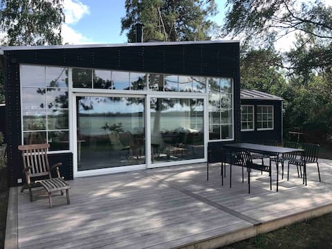Summer house with fantastic lake view over Arresø