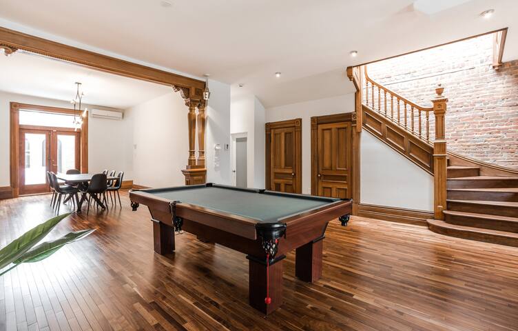 Luxury Townhouse on St-Denis – heart of downtown gallery image 3