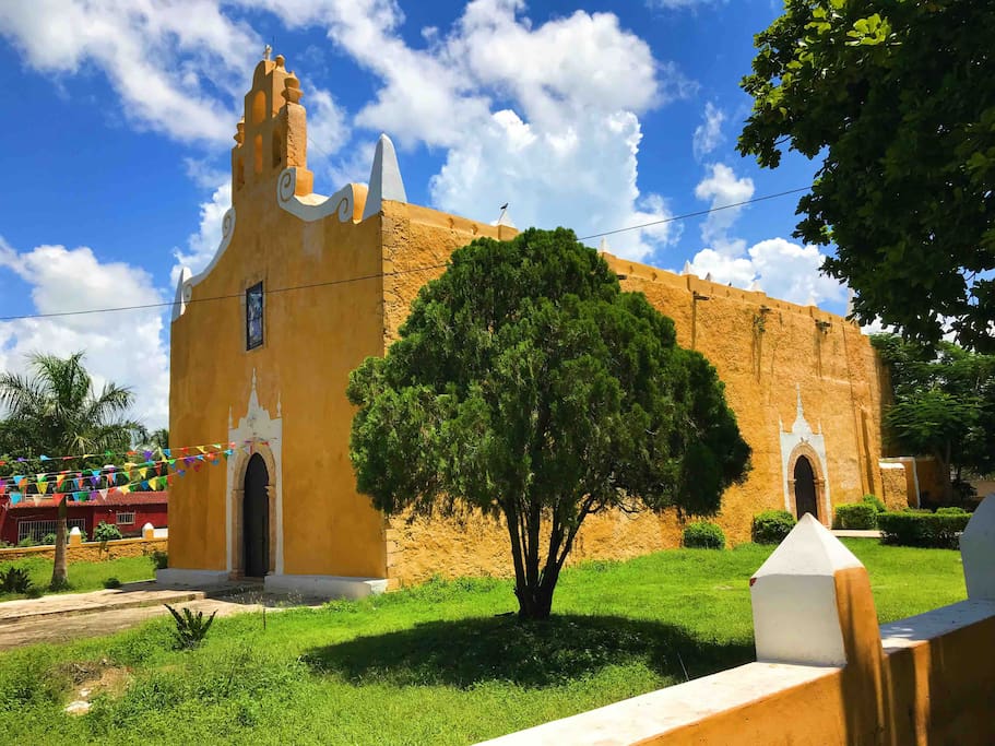 Iglesia de Santa Ana, nuestro vecindario ubicada a 3 cuadras de la plaza principal.