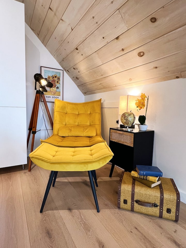 Comfortable chair to relax and think, may be read a book.  Perfect place for taking photos.
