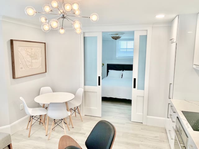 Luxury 1BR APT w/ parking by MIT/Harvard/BU/Fenway