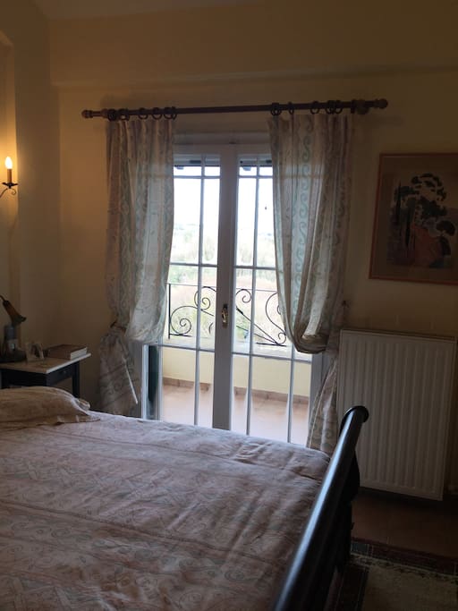 Double bedroom with balcony and view to the sea