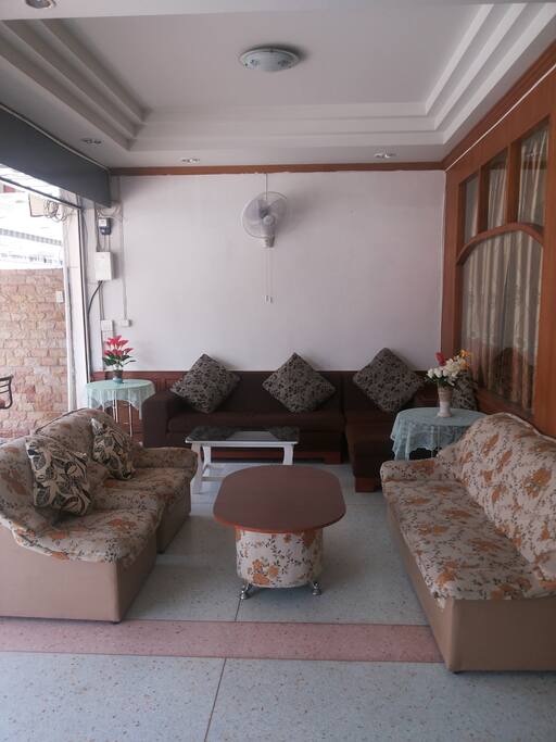 Relaxed Common Lounge Area