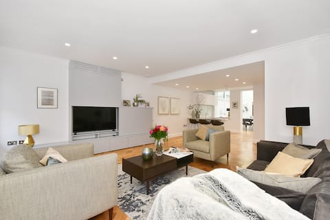 Huge Mayfair 3 Bed 3.5 Bath £10 million AC Wi-Fi
