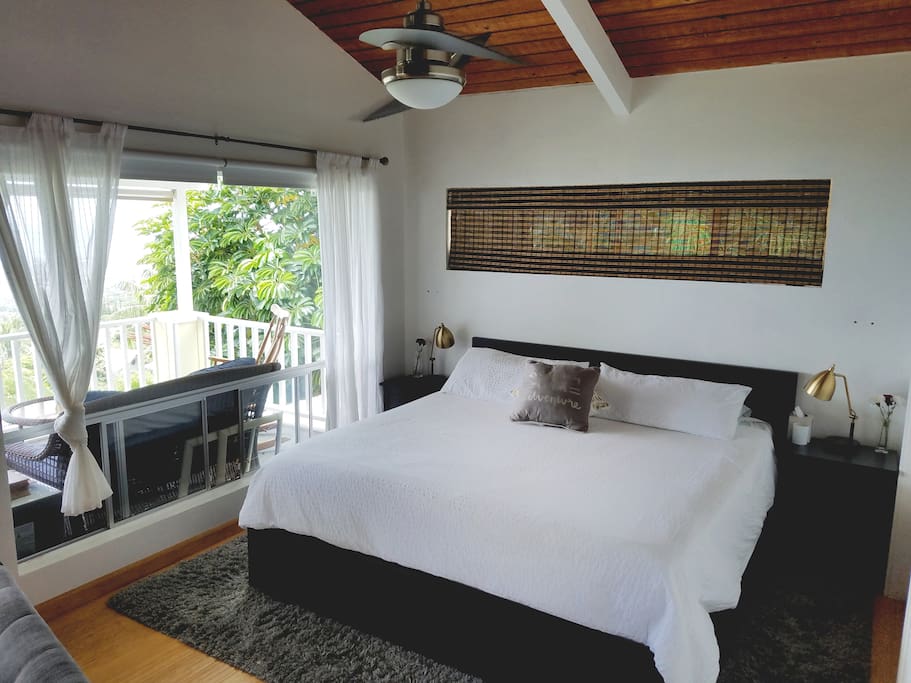 King size bed with gorgeous view.