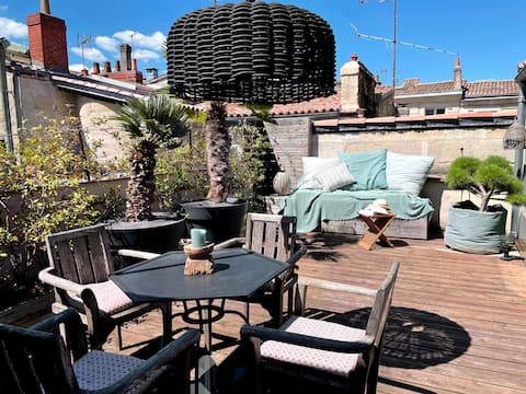 Top performing Airbnb: 65 m2 apartment, 25 m2 terrace, top floor. in Bordeaux Centre