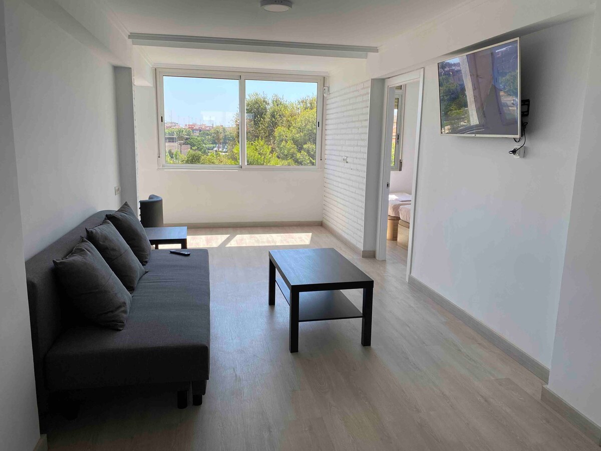 Top Airbnb: Large rental unit close to Malvarrosa beach en Algirós
