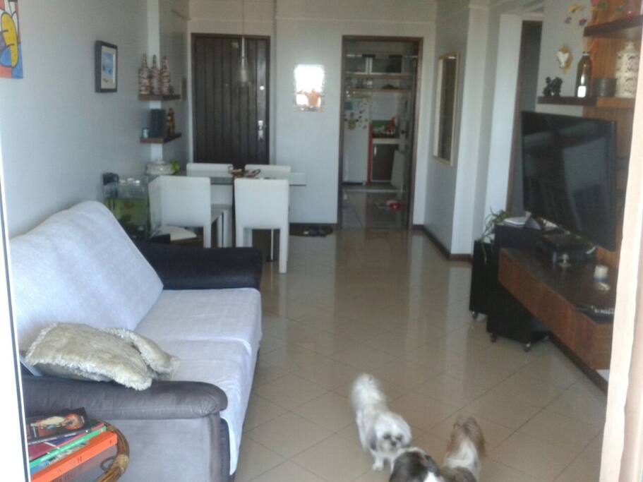 Sala com vista mar e super confortável.