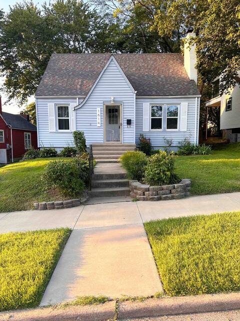 3 Bed Adorable Home: Next to Hospital + SEMO
