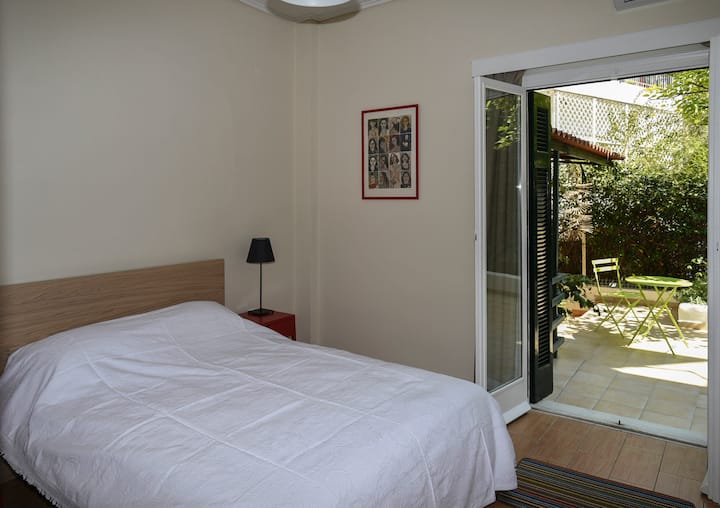 spavaća soba s bračnim krevetom/spavaća soba s bračnim krevetom