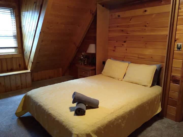 3号卧室配有标准双人床