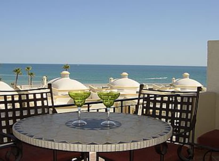Furniture,Dining Room,Indoors,Room,Balcony