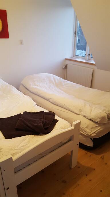 Guest room. Single bed + air mattress