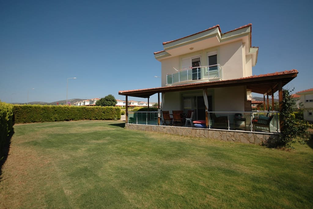 GARDEN DETAİLS ROMANTİC VİLLA