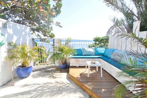 Charming house on the lagoon, with garden