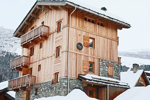 Luxurious Ski-In/Ski-out Chalet in Valmorel