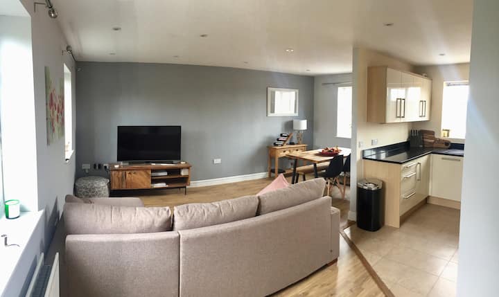 2 bed spacious maisonette, ideal for Silverstone