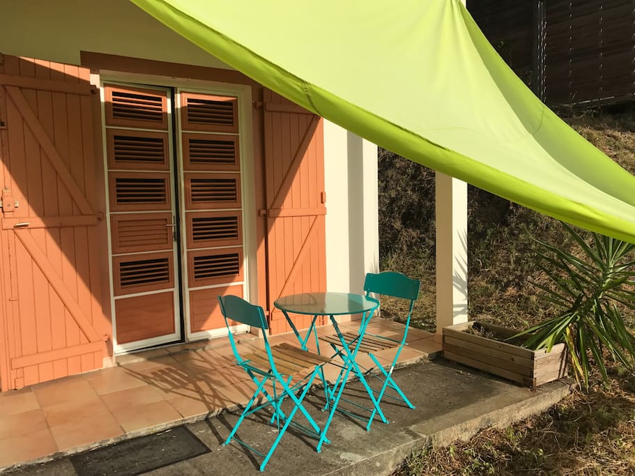 Entrée privative de la chambre avec terrasse