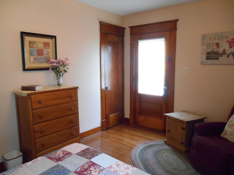 airbnb guest room