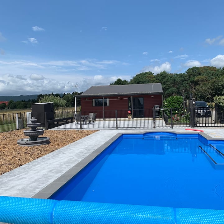 Lama Brown Quiet Rural Cottage Apartments for Rent in Levin