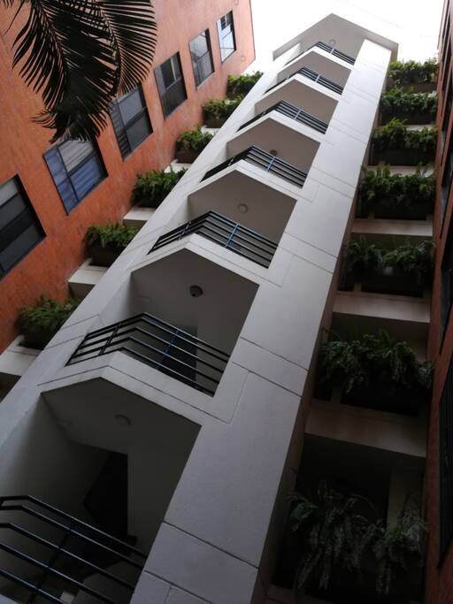 Fachada del edificio, tiene ascensor
