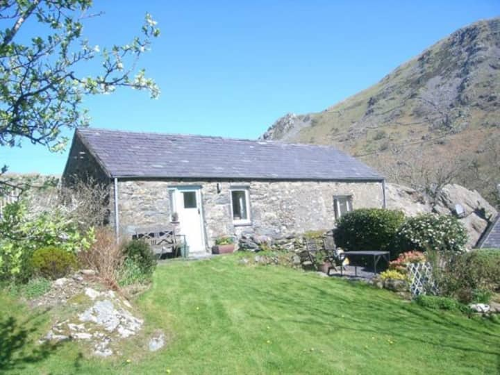 2 bedroom cottage on Snowdon