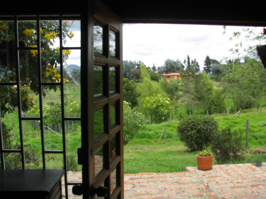 Vista de alrededores desde el interior de la casa principal