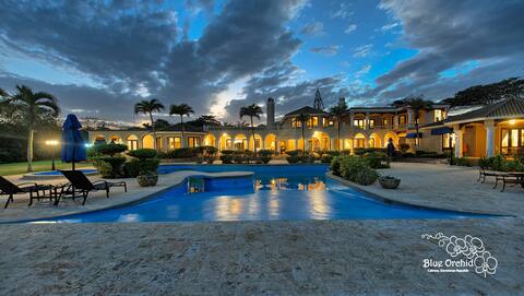 Luxury Private Oceanfront Villa Blue Orchid
