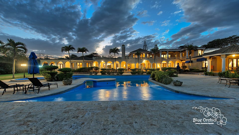 Top-earning Airbnb listing in Cabrera, 9 bedrooms