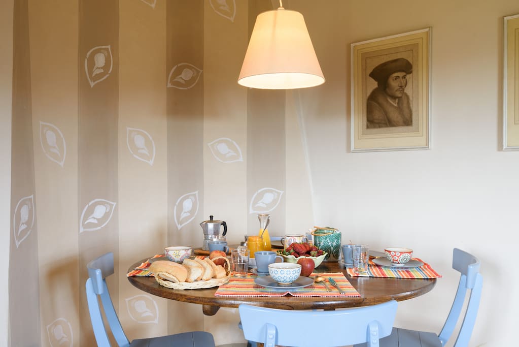 La zona pranzo del soggiorno