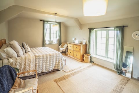 3 BED COTTAGE near beaches, comfy beds, wifi, TV