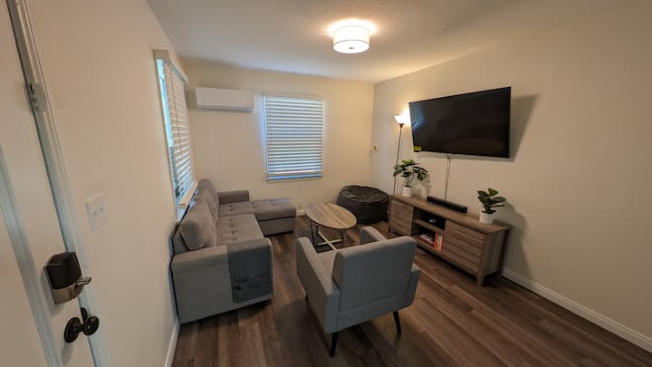 Pb House W/outdoor Space And Office - San Diego, CA