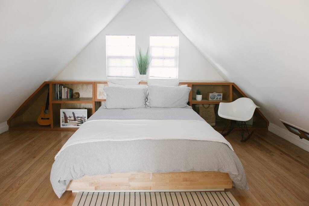 RECHARGE : CHARMING A FRAME BEDROOM IS GOOD FOR A COZY NIGHT SLEEP.
