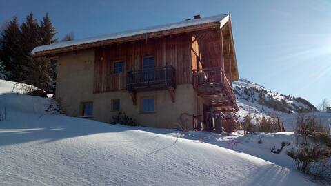 Ski-in/out chalet, hammam, sauna, spa, panoramic views