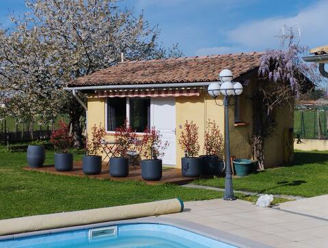 Beautiful quiet studio with pool near Toulouse