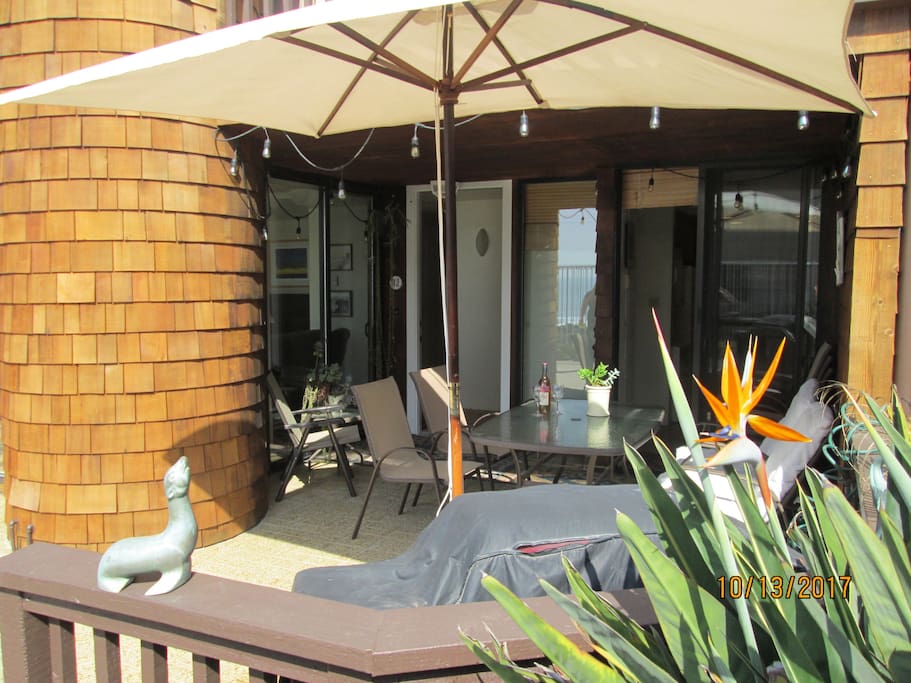 Large Outdoor Dining Patio