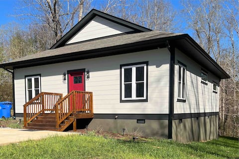 New Modern House with Private street!